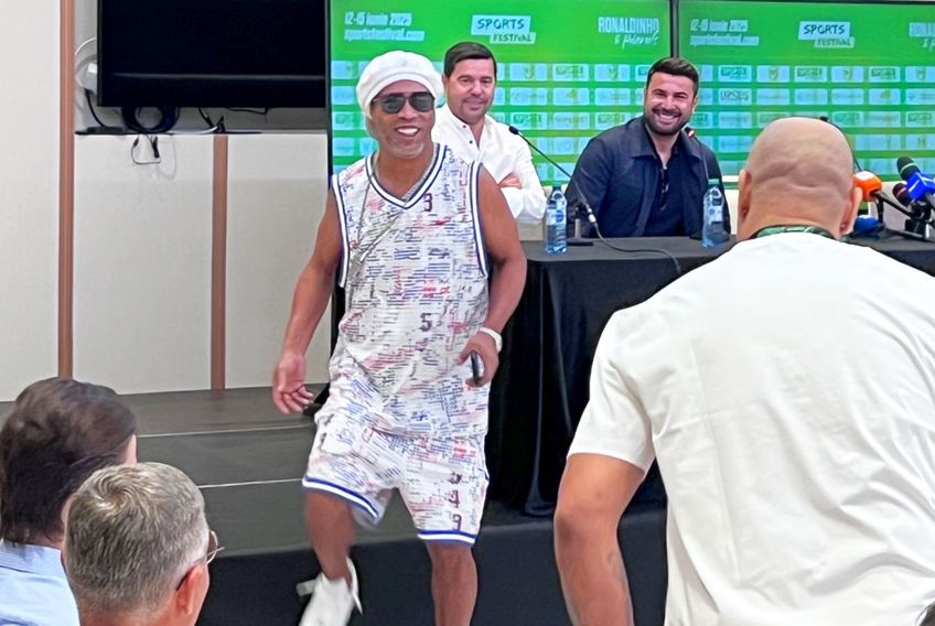 VIDEO+FOTO „Vrăjitorul” sfios a „topit” Clujul » După 24 de ore în România, Ronaldinho și-a spus primele impresii și a răspuns la întrebarea GSP: „Nici în cel mai îndrăzneț vis nu mă gândeam!”