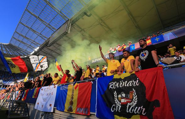 Au „colorat” stadionul din Bratislava! Ultrașii de la „Uniți sub tricolor”, show cu zeci de fumigene la meciul cu Spania