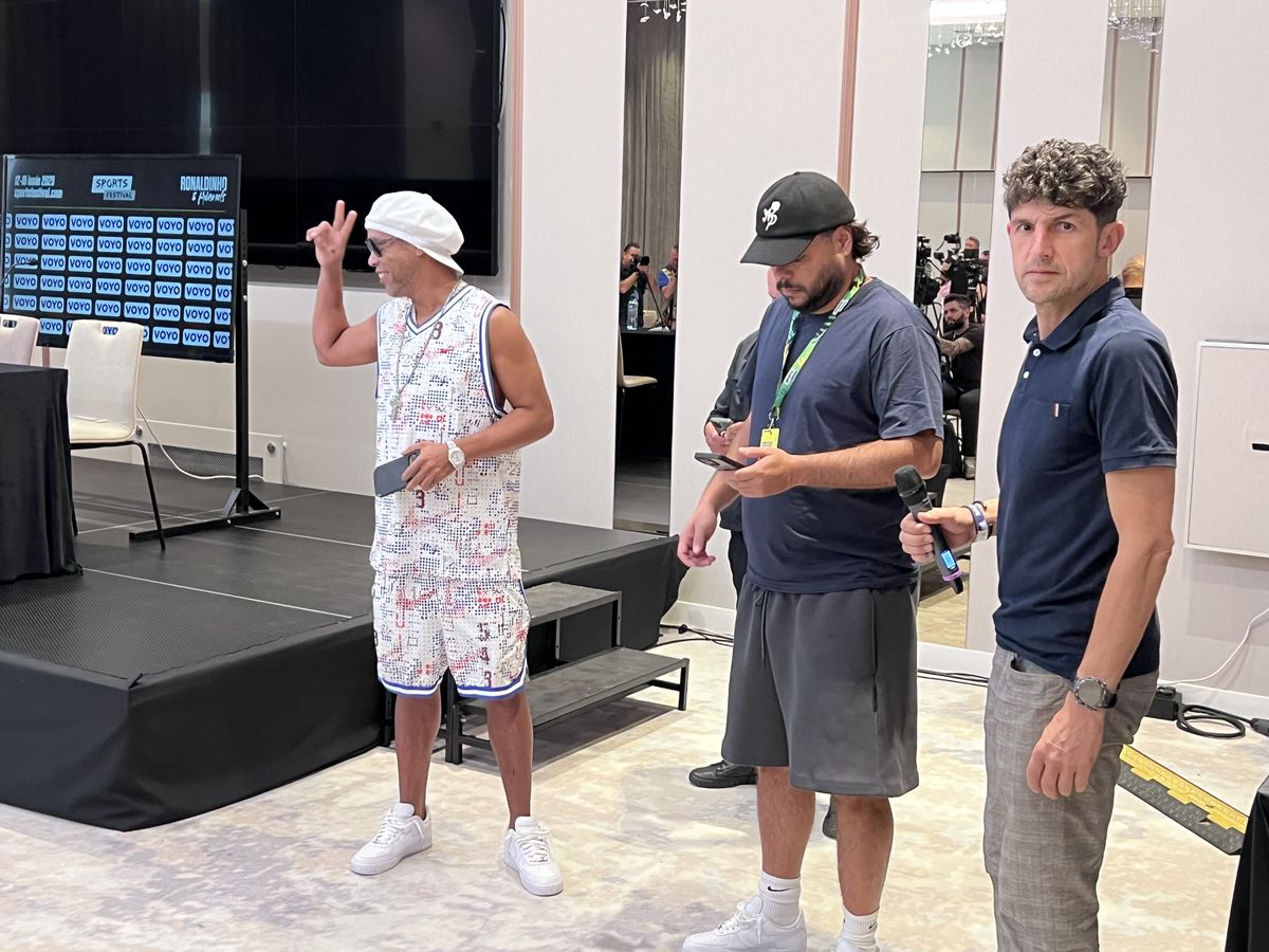 „Vrăjitorul” sfios a „topit” Clujul » După 24 de ore în România, Ronaldinho și-a spus primele impresii și a răspuns la întrebarea GSP: „Nici în cel mai îndrăzneț vis nu mă gândeam!”