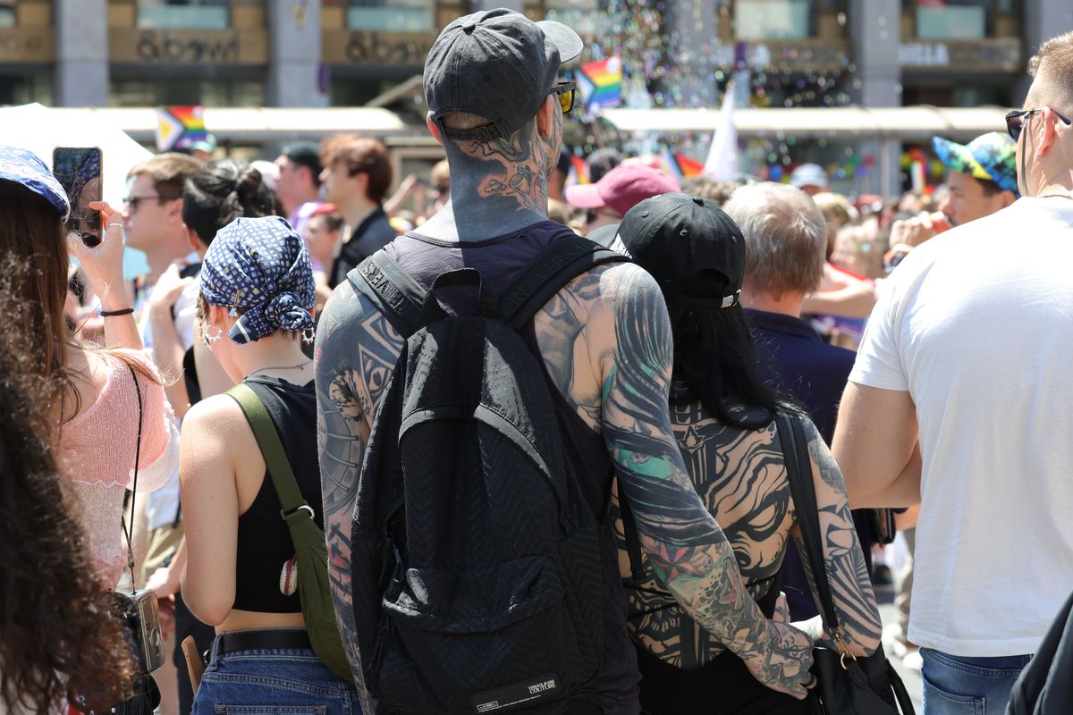 Gigi, unde e agheasma? Am asistat la Pride Vienna, unde am văzut oameni-câini, bărbați acoperiți doar cu... o șosetă, copii și mii de oameni în vestimentații excentrice