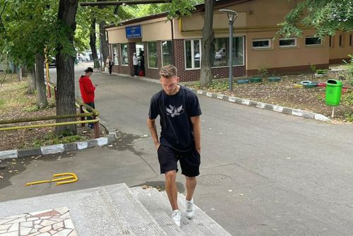 FOTO Fotbalistul dorit de Dinamo a apărut în baza celor de la FCSB: „Hai să te văd!”