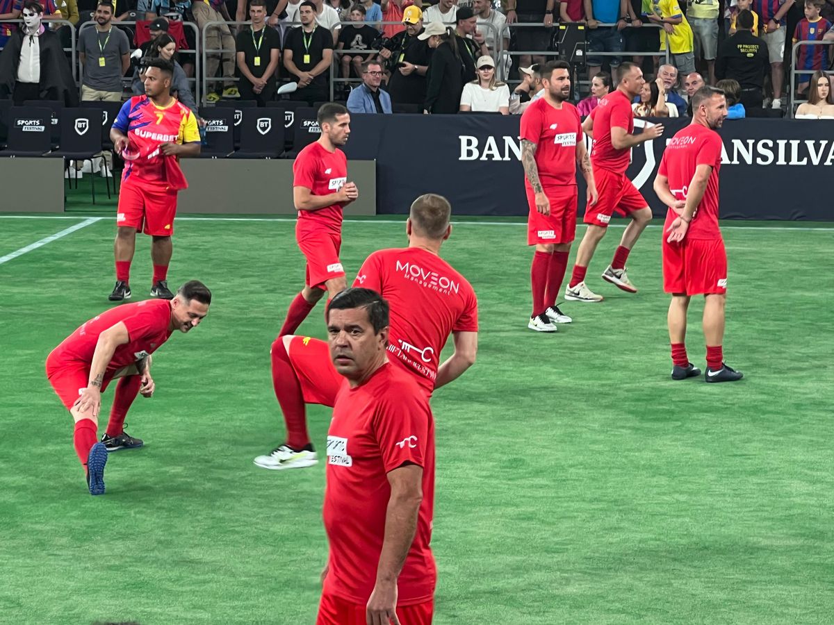 „Invitați-mă înapoi!” » La câteva ore după ce a jucat cu Adriano, Mutu și Sneijder la Cluj, Ronaldinho i-a descris pe români în 6 cuvinte