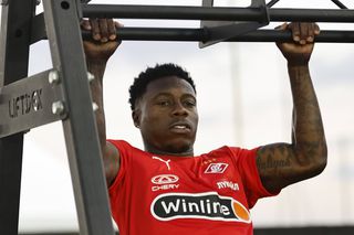 Arestat pe aeroport în Dubai! » Va fi extrădat în Țările de Jos și închis pentru trafic de droguri și agresiune