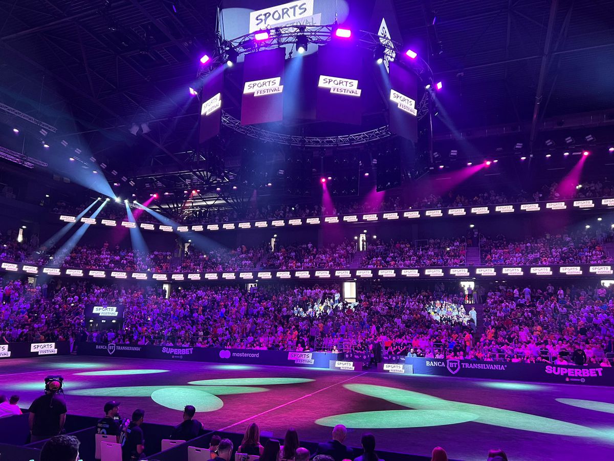 „Invitați-mă înapoi!” » La câteva ore după ce a jucat cu Adriano, Mutu și Sneijder la Cluj, Ronaldinho i-a descris pe români în 6 cuvinte