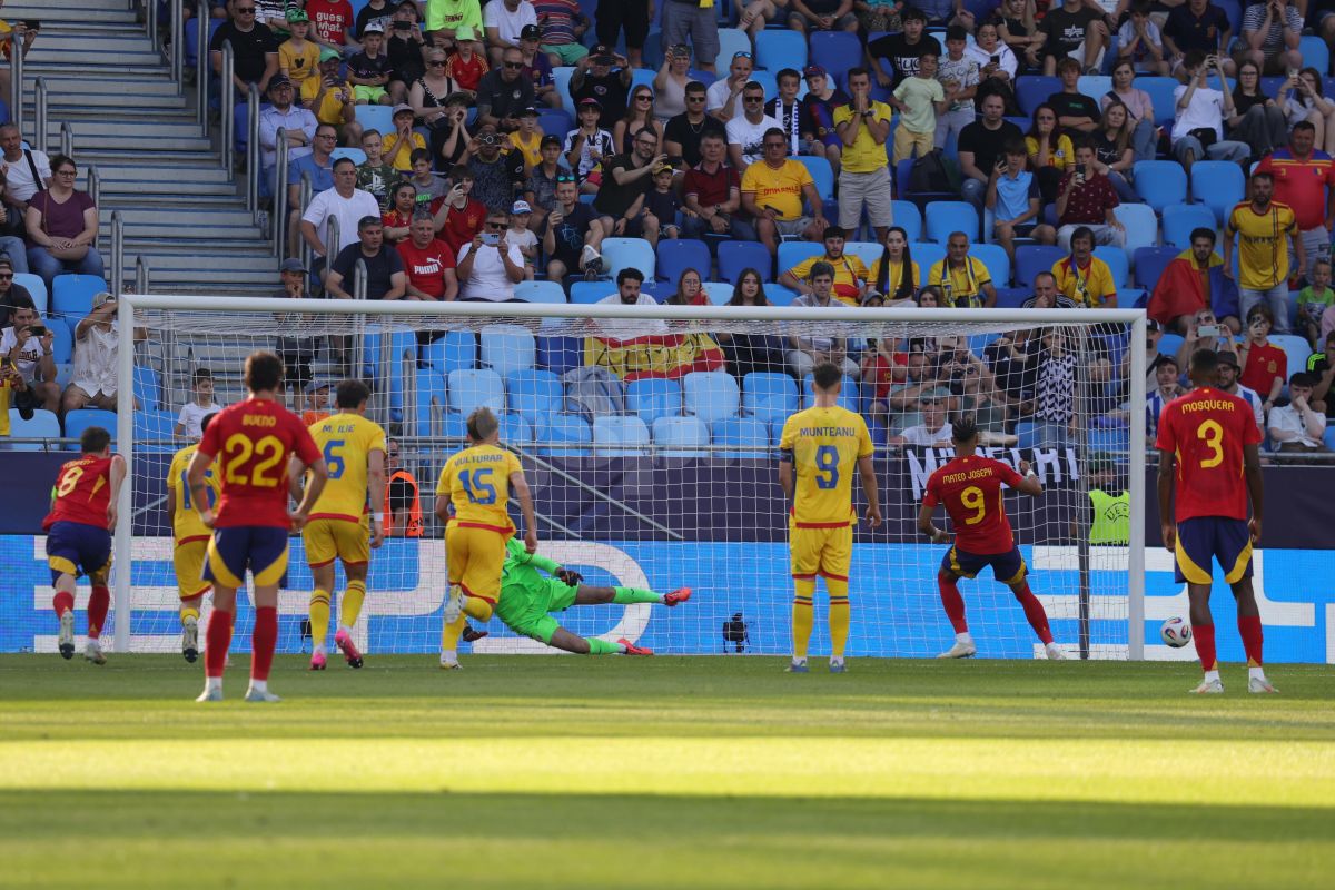 Mircea Lucescu a fost prezent la Spania U21 - România U21 și a răbufnit la final: „Ne-au furat şi tezaurul, ne fac în toate felurile”