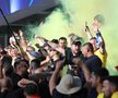 Fumigene aprinse de ultrașii de la Uniți sub tricolor la meciul Spania - România, de la Euro U21. Foto: Ionuț Iordache (GSP.RO)