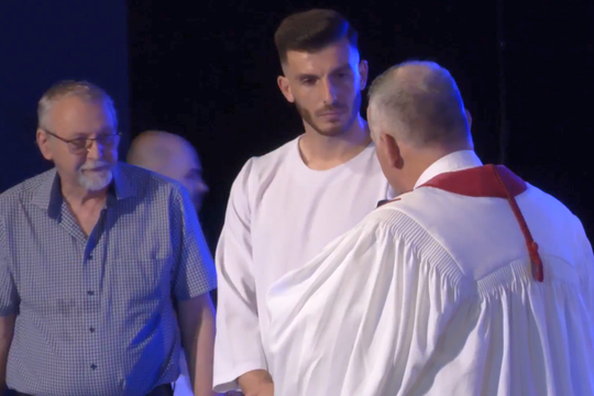Mihai Popescu și-a schimbat religia / foto: captură Facebook