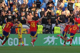 Sânge LATIN! Românii și spaniolii, conflict aprins în finalul dramatic de la Bratislava! Aproape de o ciocnire pe bancă, scene TENSIONATE!