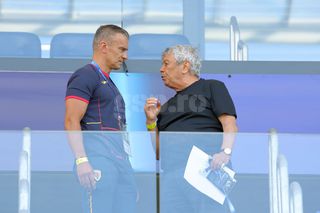 Nu s-a văzut la TV! Scene tari în lojă: Mircea Lucescu, ședință tête à tête cu Daniel Pancu: ce au vorbit cei doi selecționeri