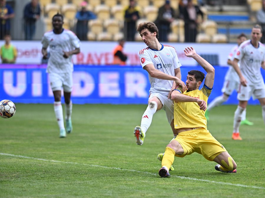 Miguel Silva, în alb. Foto: Imago Images Dan Șucu a intrat pe fir în ultimul moment și încearcă să deturneze fotbalistul spre Rapid!