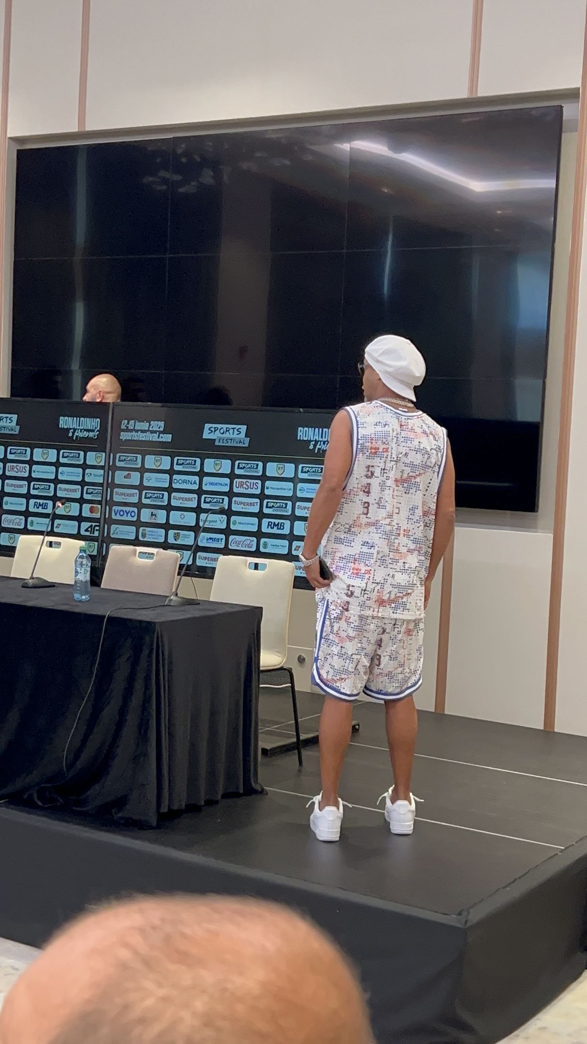 „Vrăjitorul” sfios a „topit” Clujul » După 24 de ore în România, Ronaldinho și-a spus primele impresii și a răspuns la întrebarea GSP: „Nici în cel mai îndrăzneț vis nu mă gândeam!”