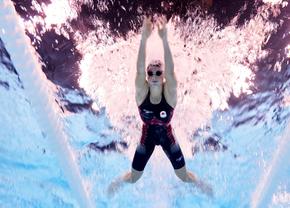 Cine este înotătoarea care a stabilit 3 noi recorduri mondiale într-o săptămână » De la Michael Phelps nu s-a mai întâmplat o asemenea performanță