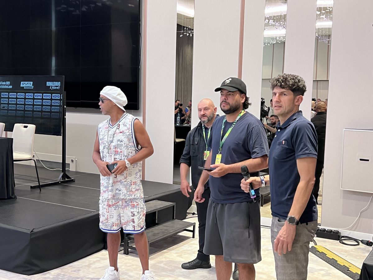 „Vrăjitorul” sfios a „topit” Clujul » După 24 de ore în România, Ronaldinho și-a spus primele impresii și a răspuns la întrebarea GSP: „Nici în cel mai îndrăzneț vis nu mă gândeam!”