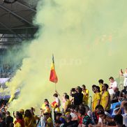 Fumigene aprinse de ultrașii de la Uniți sub tricolor la meciul Spania - România, de la Euro U21. Foto: Ionuț Iordache (GSP.RO)