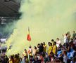 Fumigene aprinse de ultrașii de la Uniți sub tricolor la meciul Spania - România, de la Euro U21. Foto: Ionuț Iordache (GSP.RO)