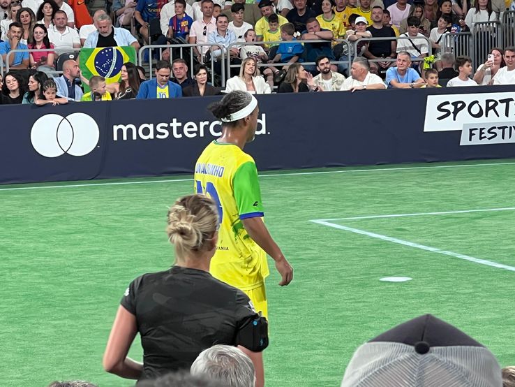 Ronaldinho și prietenii fac spectacol în BTarena