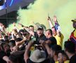 Fumigene aprinse de ultrașii de la Uniți sub tricolor la meciul Spania - România, de la Euro U21. Foto: Ionuț Iordache (GSP.RO)
