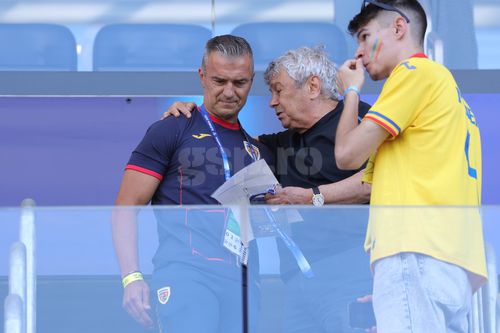 Daniel Pancu, ședință cu Mircea Lucescu înainte de Spania - România, de la Euro U21. Foto: Ionuț Iordache (GSP.RO)