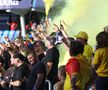 Fumigene aprinse de ultrașii de la Uniți sub tricolor la meciul Spania - România, de la Euro U21. Foto: Ionuț Iordache (GSP.RO)