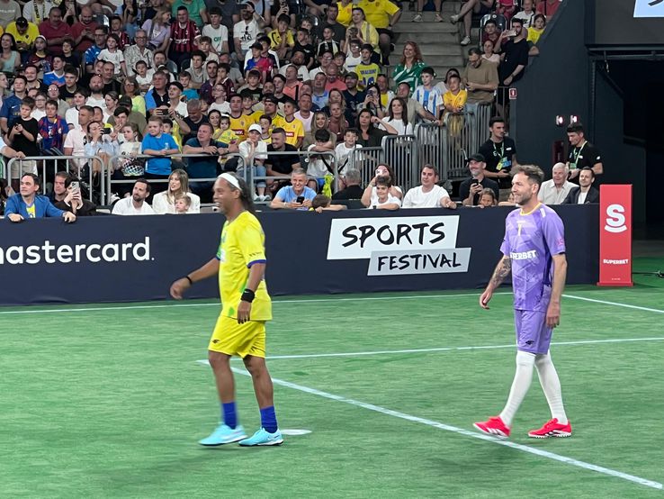 Ronaldinho și prietenii fac spectacol în BTarena