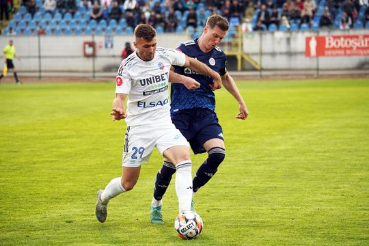 Adi Chică-Roșă, în alb // foto: Instagram @ FC Botoșani