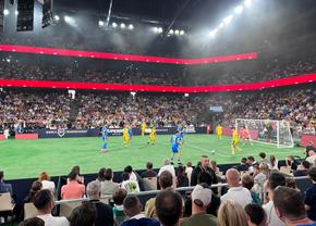 Ronaldinho și prietenii săi, pregătiți de show în BTarena! ACUM are loc prezentarea celor două formații care se vor duela la Sports Festival