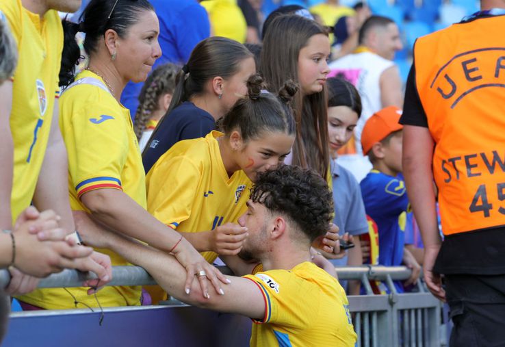 Andrei Borza, consolat de familie după meciul cu Spania / FOTO: Ionuț Iordache (GSP)