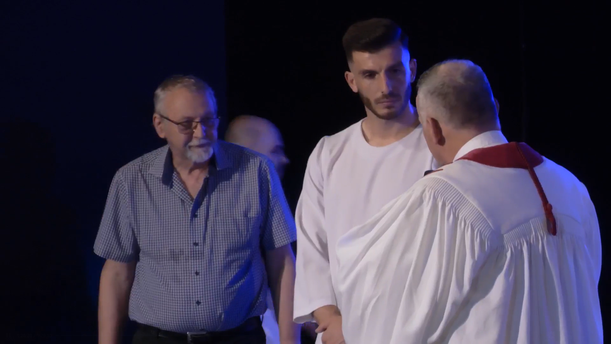 Mihai Popescu și-a schimbat religia