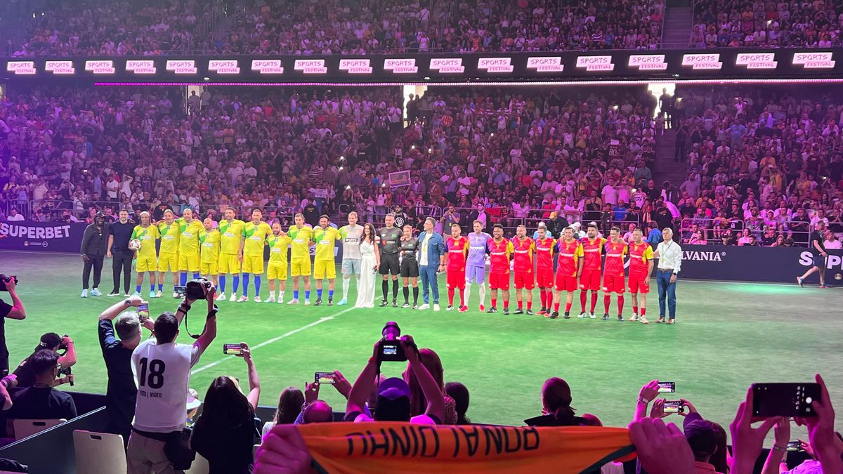 „Invitați-mă înapoi!” » La câteva ore după ce a jucat cu Adriano, Mutu și Sneijder la Cluj, Ronaldinho i-a descris pe români în 6 cuvinte