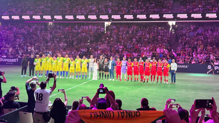 Ronaldinho și prietenii fac spectacol în BTarena