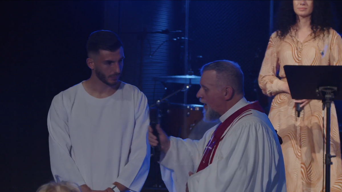 Mihai Popescu și-a schimbat religia