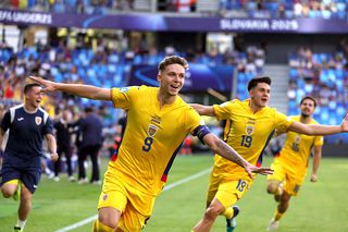 Louis Munteanu i-a cucerit » Mundo Deportivo titrează: „Două cluburi pe urmele românului! Totuși, e o MARE problemă”