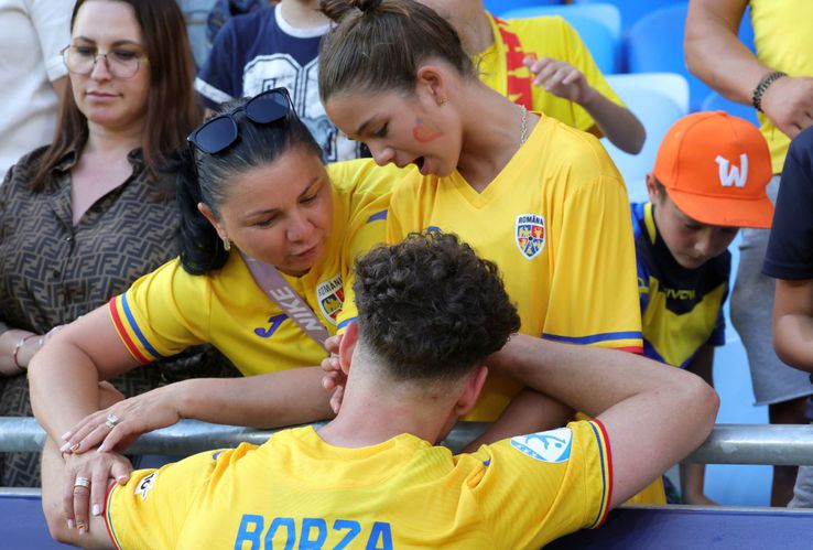 Andrei Borza, consolat de familie după meciul cu Spania / FOTO: Ionuț Iordache (GSP)