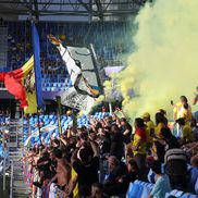 Fumigene aprinse de ultrașii de la Uniți sub tricolor la meciul Spania - România, de la Euro U21. Foto: Ionuț Iordache (GSP.RO)