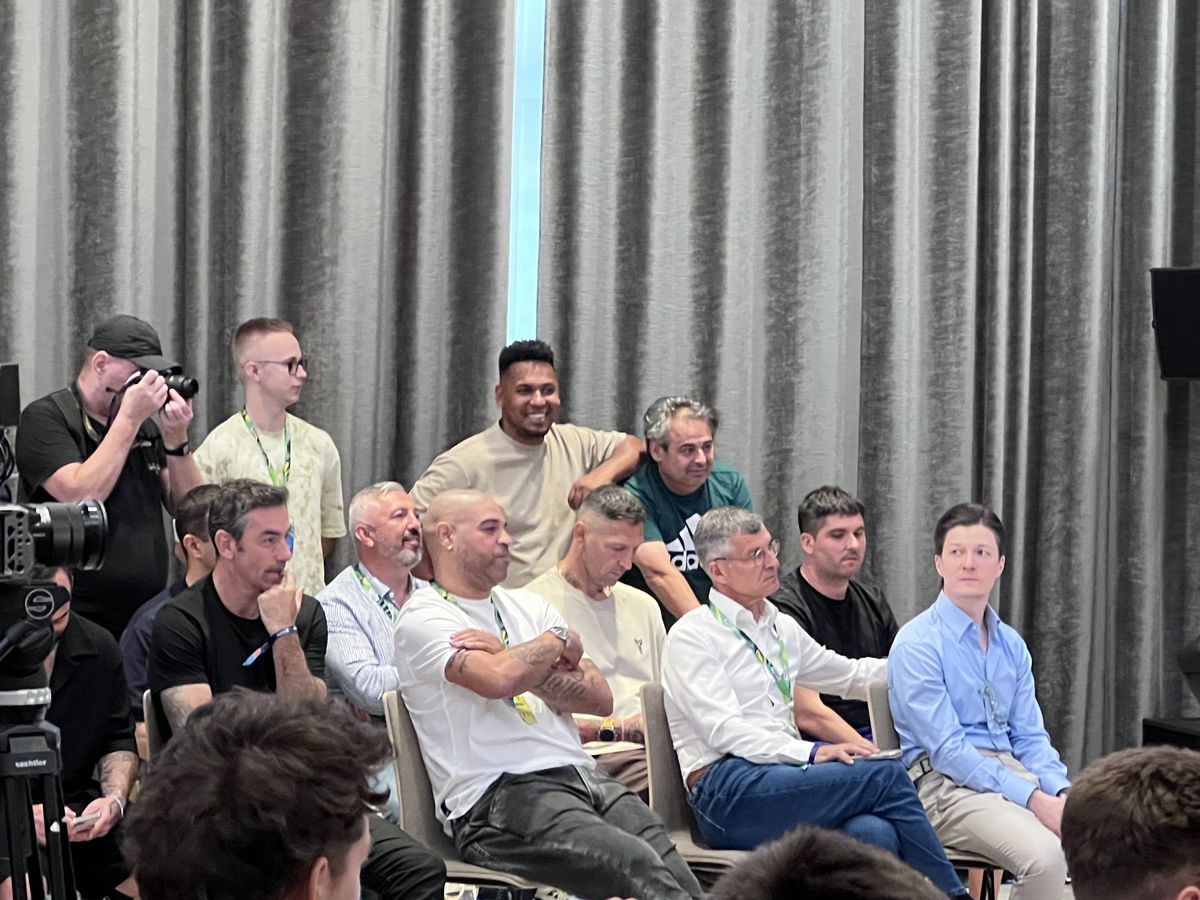 „Vrăjitorul” sfios a „topit” Clujul » După 24 de ore în România, Ronaldinho și-a spus primele impresii și a răspuns la întrebarea GSP: „Nici în cel mai îndrăzneț vis nu mă gândeam!”