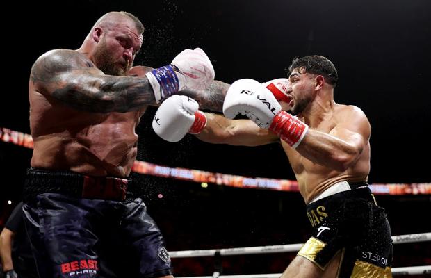 Tommy Fury, fratele celebrului boxer Tyson Fury, victorie în fața „celui mai puternic” bărbat din 2017