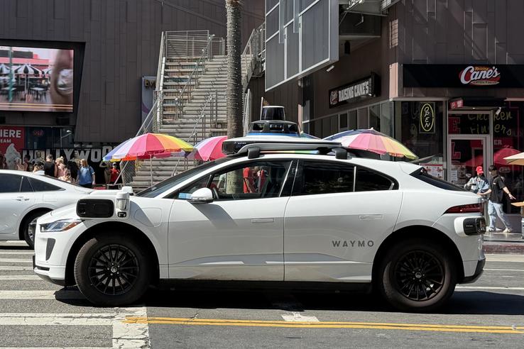 Imagini cu mașina Waymo în Los Angeles FOTO: Ionuț Iordache (GSP)