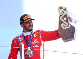 Hamilton a rupt blestemul Ferrari! Lupta la titlu s-a reaprins după coșmarul lui Antonelli