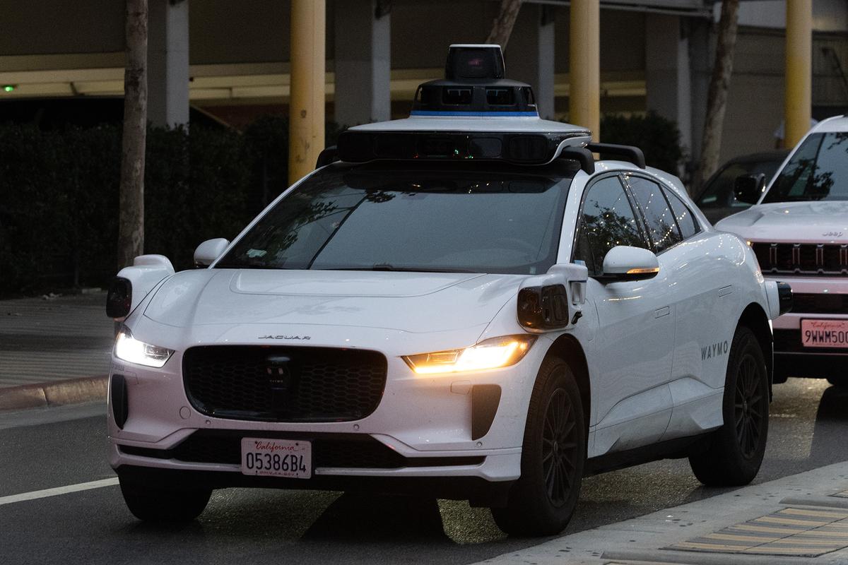 Am călătorit cu maşina Google fără şofer prin Los Angeles! Cât a costat şi cum a fost experienţa