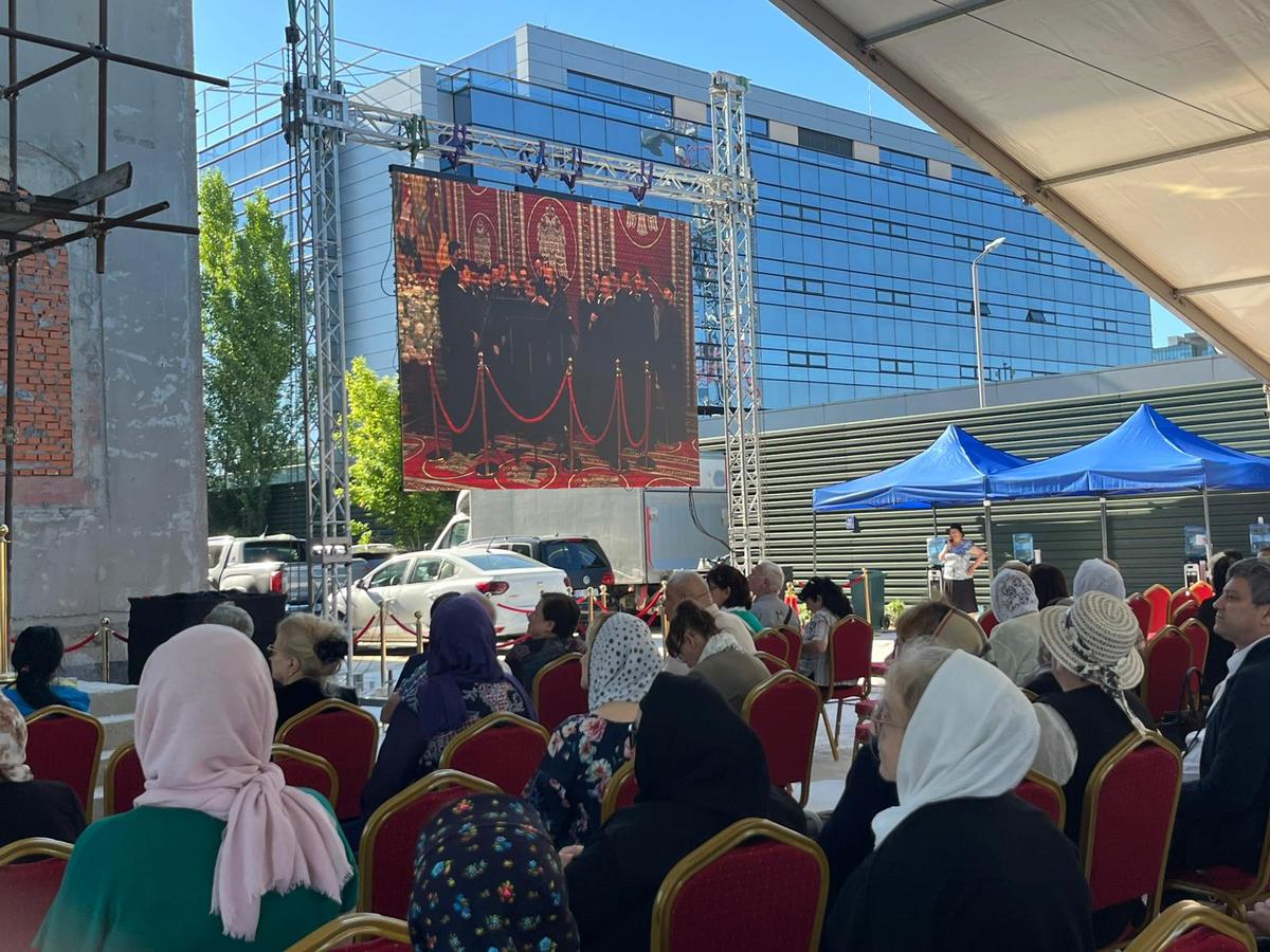 Biserica de 10 de milioane de euro a lui Gigi Becali a fost sfințită! Cum și-a făcut apariția soția lui + cele mai tari imagini