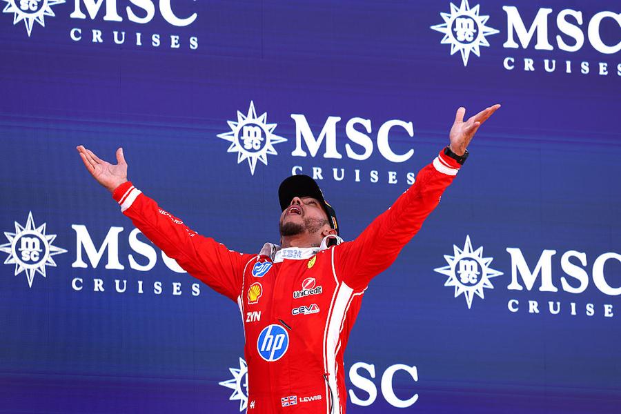 Lewis Hamilton, reacție emoționată după prima victorie pentru Ferrari