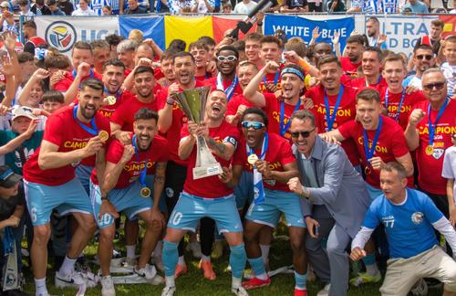 Corvinul Hunedoara a promovat în Superligă după mai bine de 30 de ani. Foto: Facebook