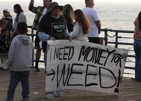 „Parfum” de Snoop Dogg de Los Angeles » Cum a cucerit marijuana străzile Hollywoodului: magazine la tot pasul, un miros de care nu scapi și taxe IMENSE colectate de stat
