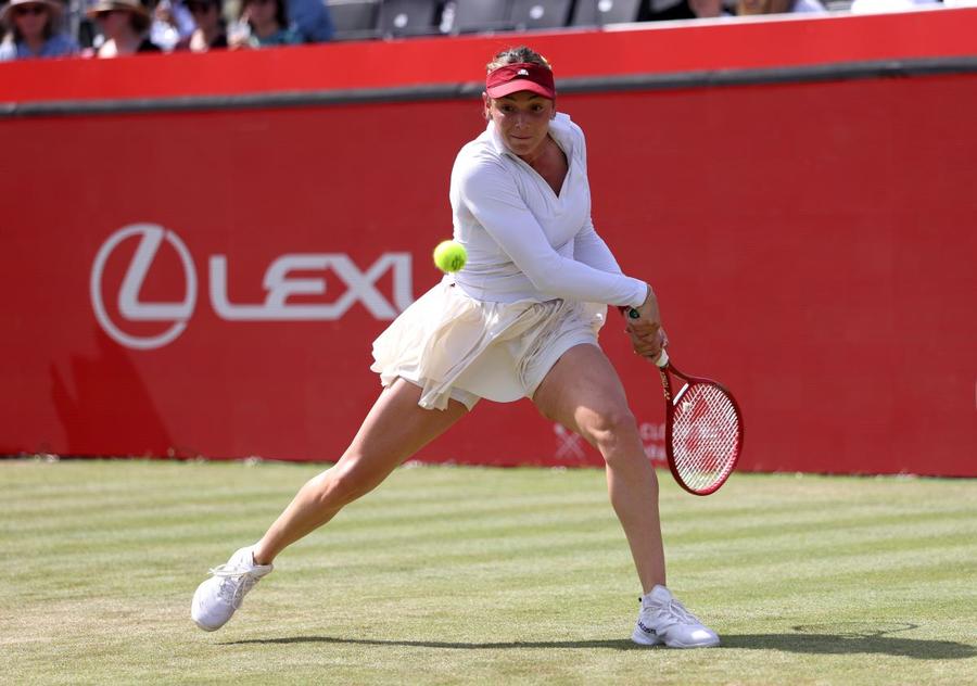 Donna Vekic în acțiune la Queen's Foto: Guliver/GettyImages Emma Răducanu, învinsă în turneul de la Queen’s de o specialistă a ierbii, venită din calificări