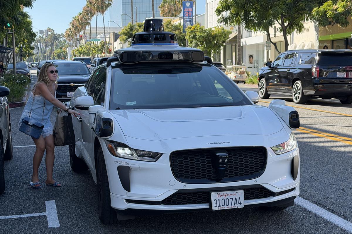 Am călătorit cu maşina Google fără şofer prin Los Angeles! Cât a costat şi cum a fost experienţa