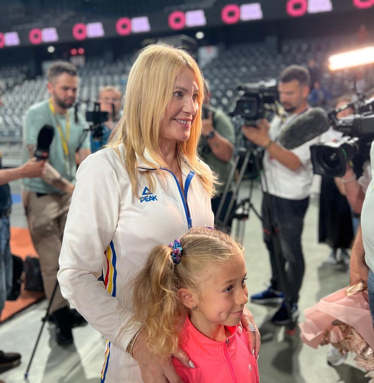 Nadia Comăneci a invitat un copil pe scenă și a început să-i pună întrebări: „Cum ți-ai găsit pasiunea?”