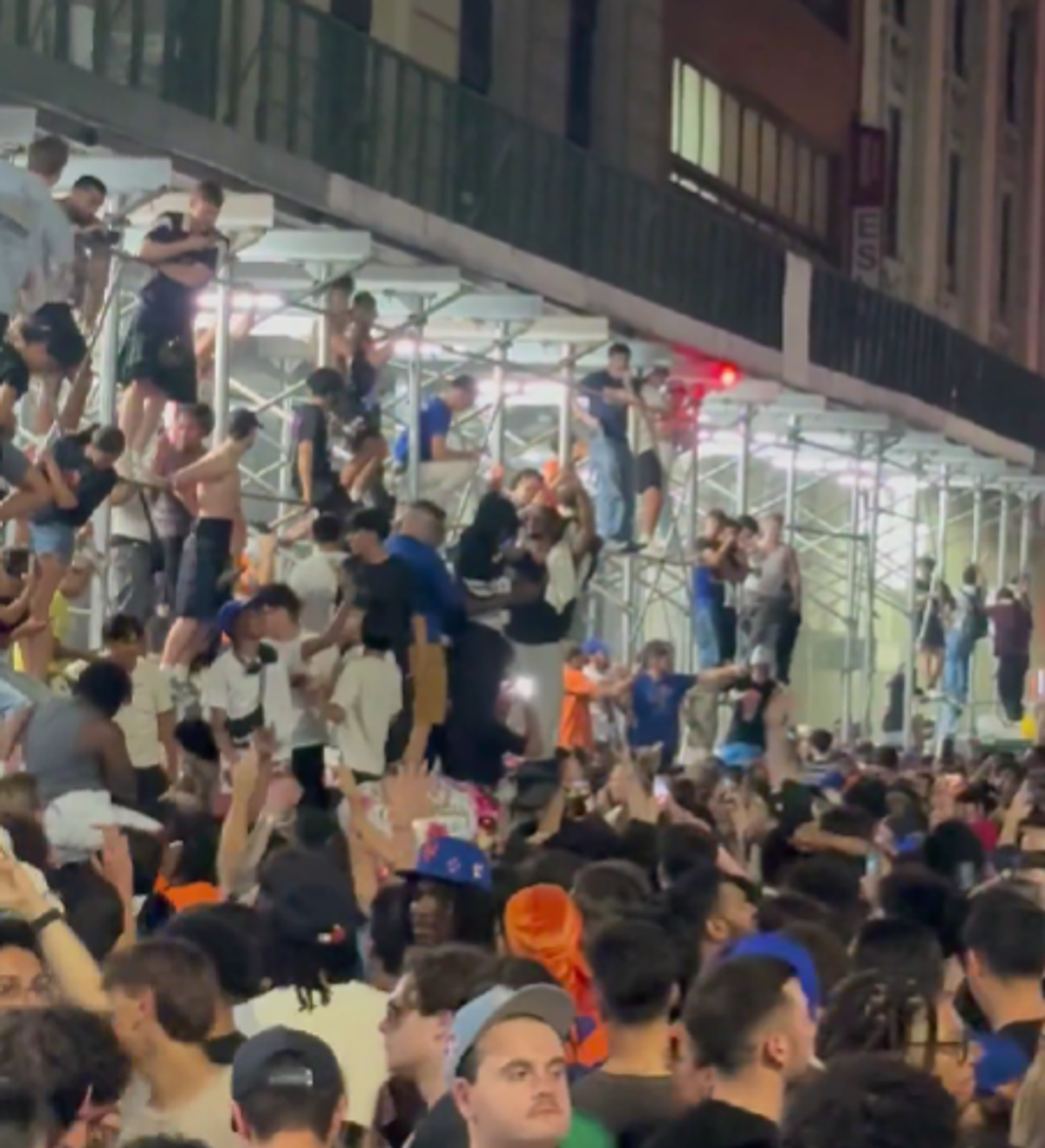 Sărbătoare pe străzile din New York, după câștigarea titlului