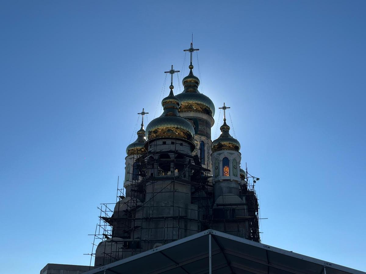 Biserica de 10 de milioane de euro a lui Gigi Becali a fost sfințită! Cum și-a făcut apariția soția lui + cele mai tari imagini