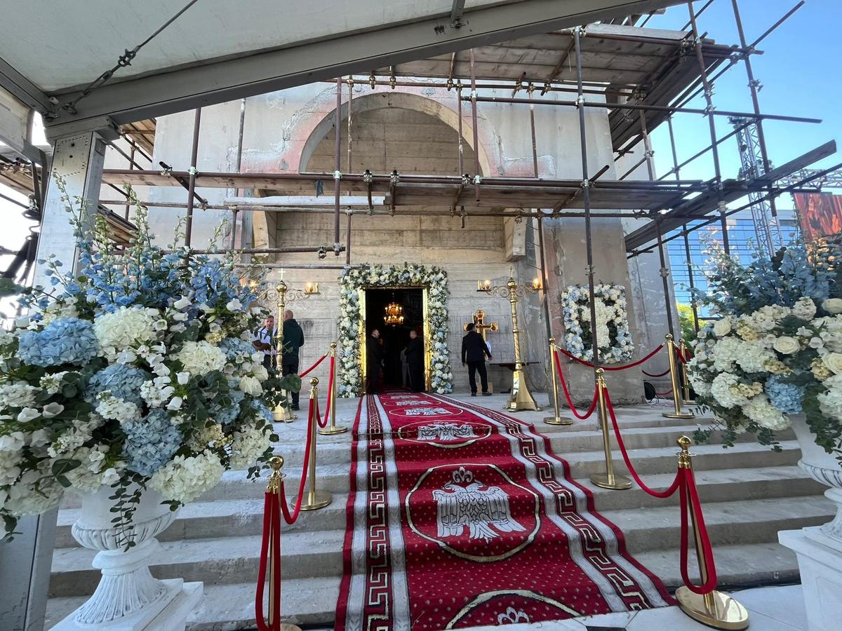 Biserica de 10 de milioane de euro a lui Gigi Becali a fost sfințită! Cum și-a făcut apariția soția lui + cele mai tari imagini