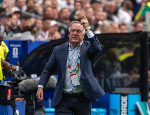 Dick Advocaat a intrat în istoria Campionatului Mondial // FOTO Imago Images